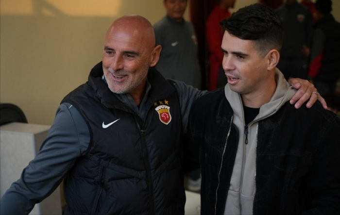 开云体育app下载-奥斯卡空降卡塔尔，携家人与海港会合，见证海港1-4惨败泽尼特|上海海港|热身赛|奥斯卡-罗梅罗|圣彼得堡泽尼特俱乐部|穆斯卡特_新浪体育_新浪新闻