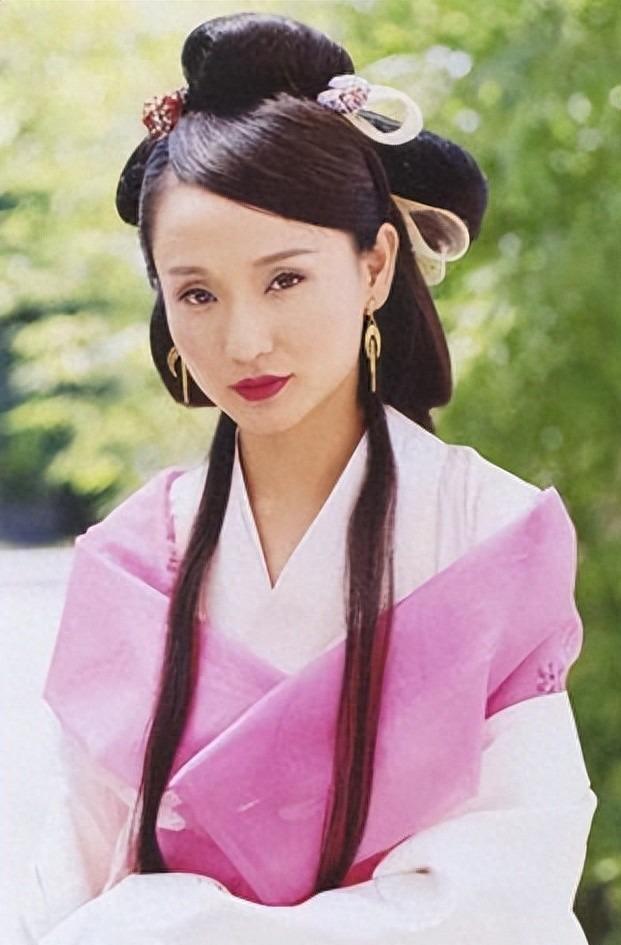 开云体育下载app-初恋败给蒋雯丽，与耿乐7年恋情也无果，如今孔琳57岁男友是铁佛